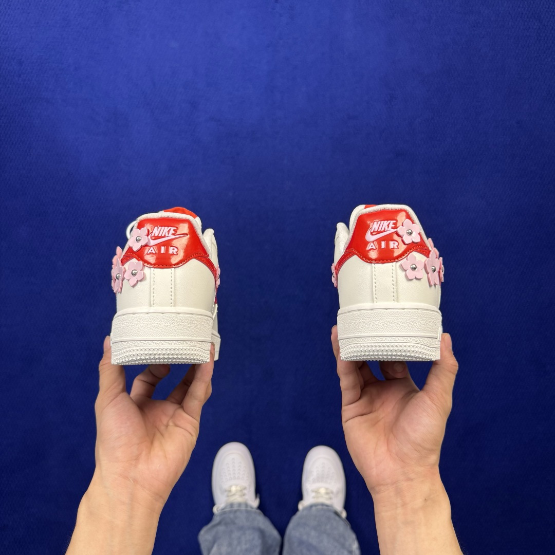 3A空军!第661色:红钩小花装饰🎍镜面皮 Nike Air Force 1 Low 百分百原鞋开发!PT市场真正匠心空 3A空军!第661色:红钩小花装饰🎍镜面皮 Nike Air Force 1 Low 百分百原鞋开发!PT市场真正匠心空