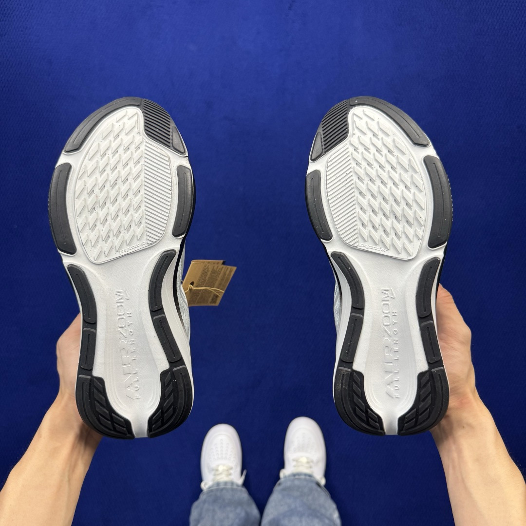 马拉松登月系列 YZ纯原1:1品质! Nike Air Zoom Pegasus 42代黑白 超高清洁度! 第2色:黑白 马拉松登月系列 YZ纯原1:1品质! Nike Air Zoom Pegasus 42代黑白 超高清洁度! 第2色:黑白