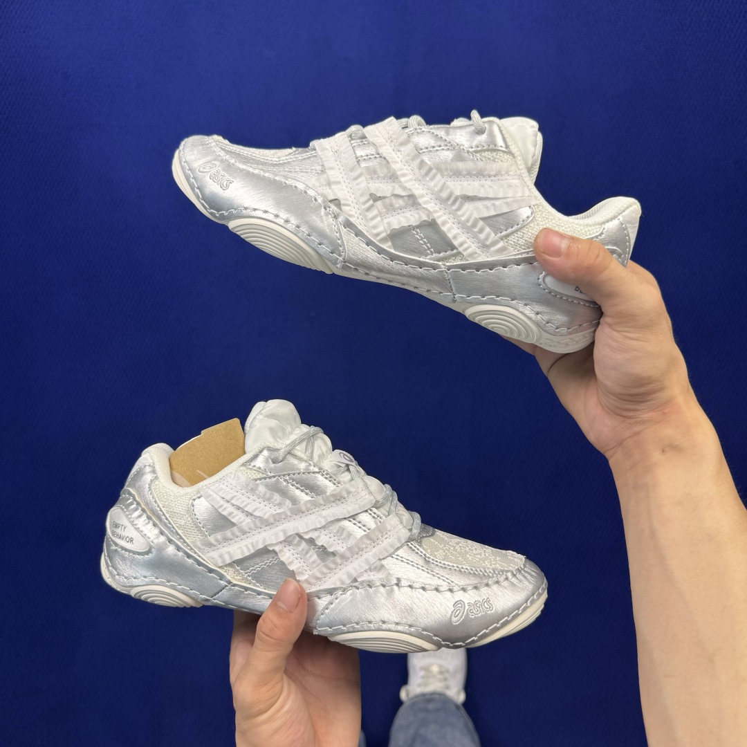 亚瑟士薄底德训鞋 ASICS Hypersync 第5色:empty behavior 联名款 银灰色蕾丝 货号：120