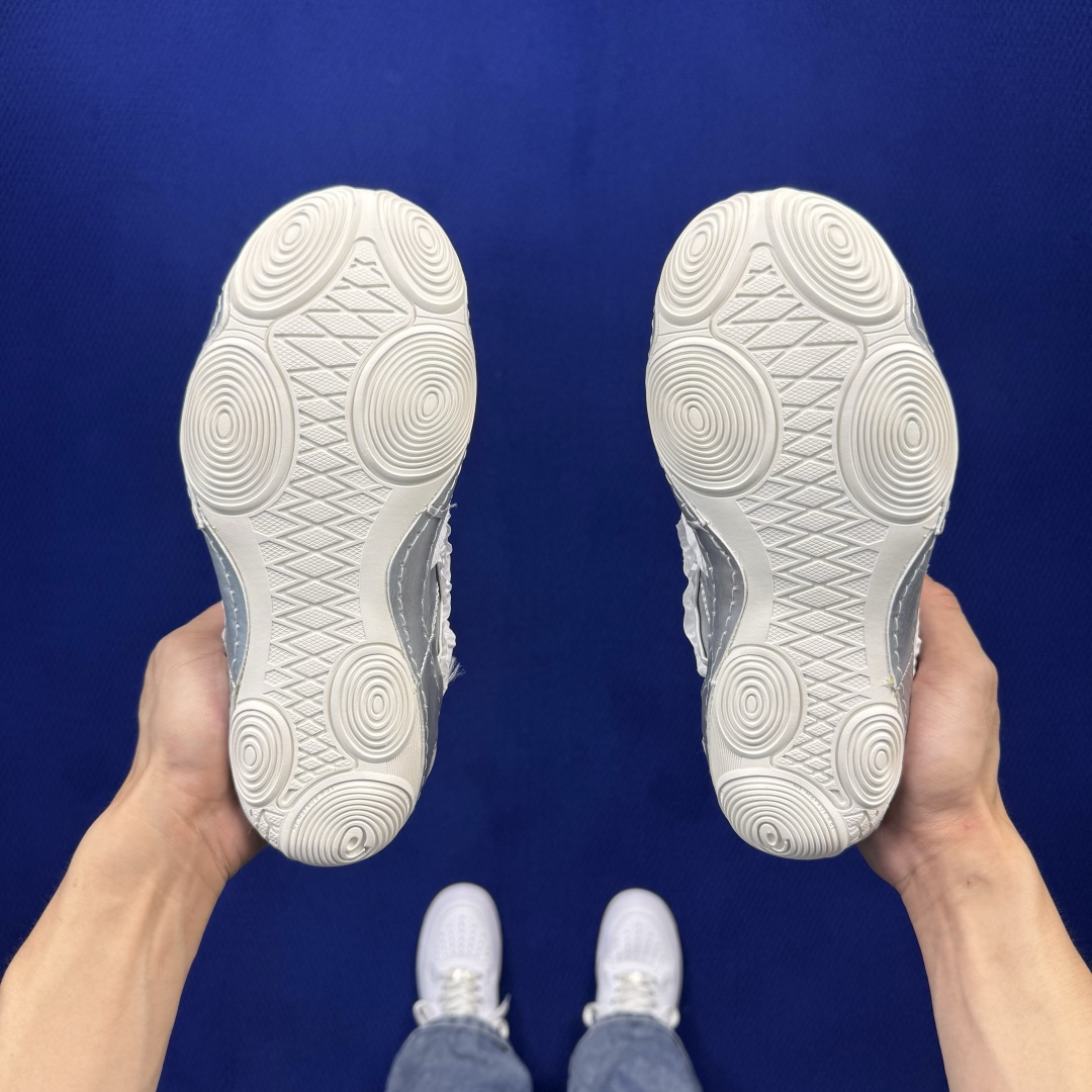 亚瑟士薄底德训鞋 ASICS Hypersync 第5色:empty behavior 联名款 银灰色蕾丝 货号：120