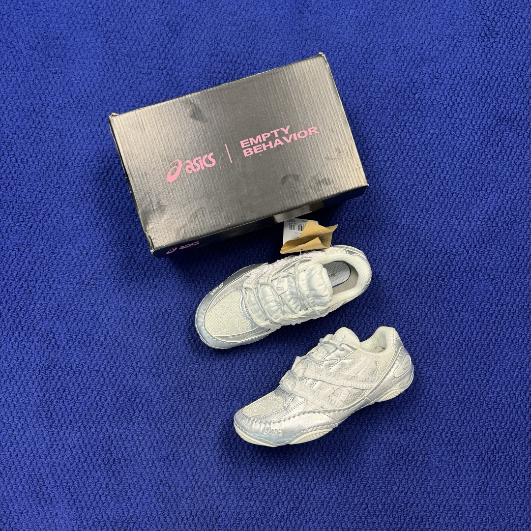 亚瑟士薄底德训鞋 ASICS Hypersync 第5色:empty behavior 联名款 银灰色蕾丝 货号：120