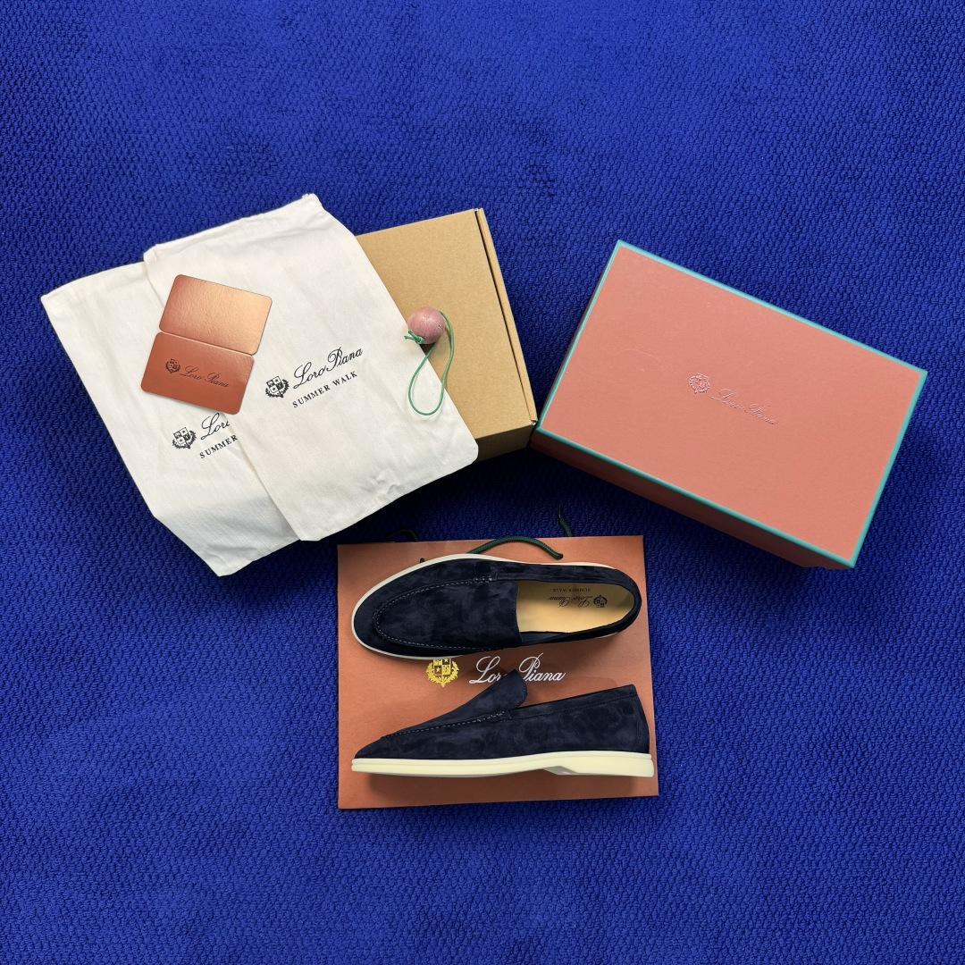 Loro Piana Summer Charms Walk LP莫卡辛绒面乐福鞋 采用柔软的绒面牛皮制作，浅色橡胶鞋底，