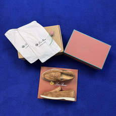Loro Piana Summer Charms Walk LP莫卡辛绒面乐福鞋 采用柔软的绒面牛皮制作,浅色橡胶鞋底, Loro Piana Summer Charms Walk LP莫卡辛绒面乐福鞋 采用柔软的绒面牛皮制作,浅色橡胶鞋底,