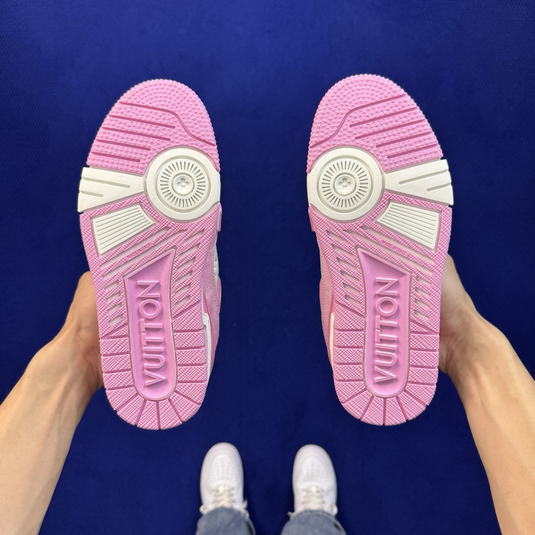超级性价比！长期现货，第31色：白粉 LOUIS VUITTON Trainer 飞机盒全套包装、头层皮、空胶工艺 尺码