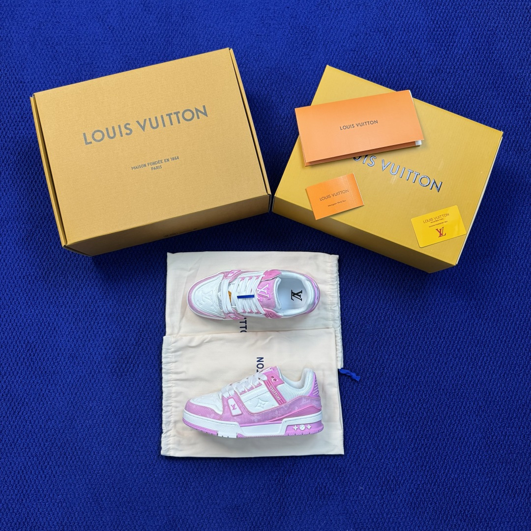 超级性价比！长期现货，第31色：白粉 LOUIS VUITTON Trainer 飞机盒全套包装、头层皮、空胶工艺 尺码