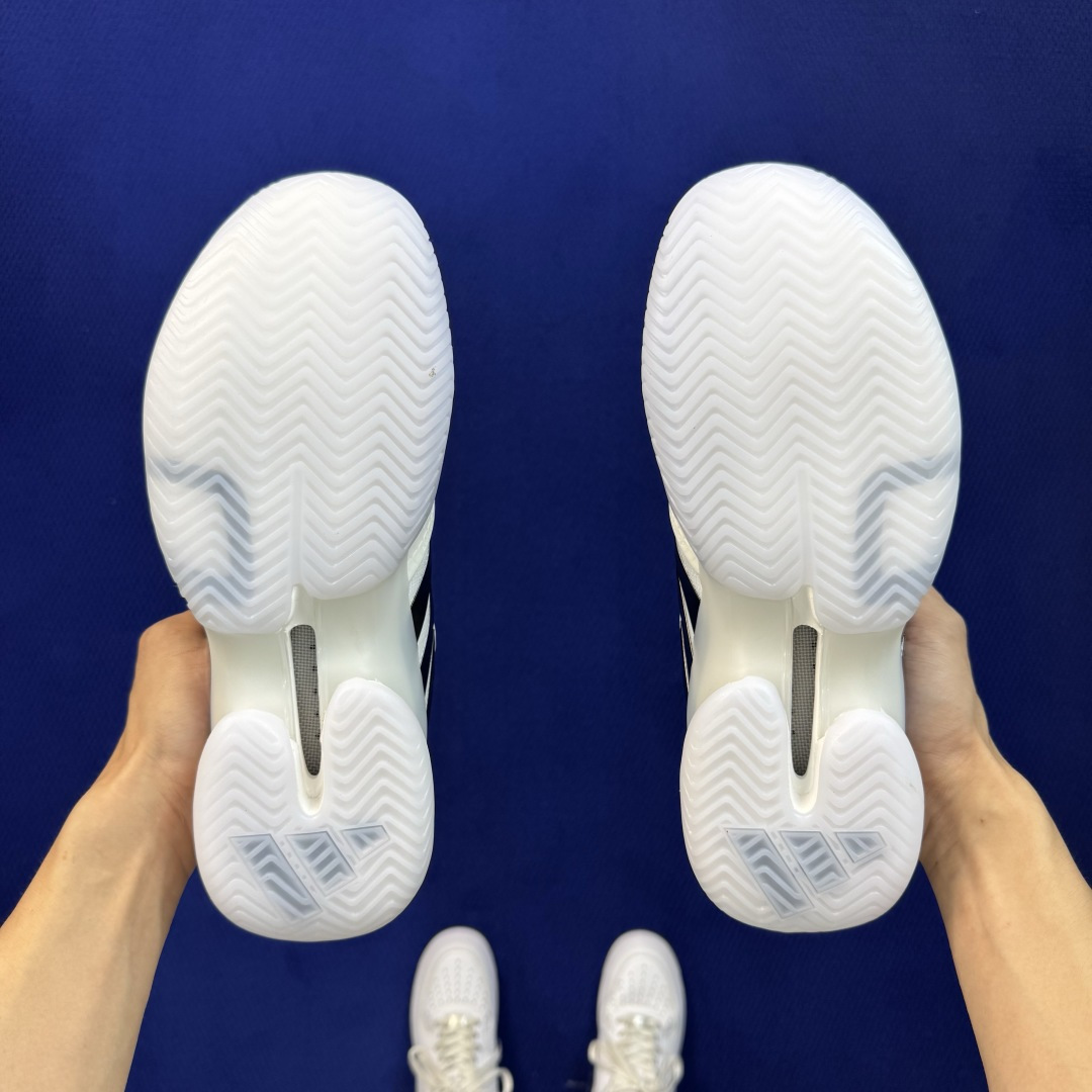 adidas BARRICADE 14 M 专业网球鞋 第1色:白色 货号：KI3438 王欣瑜同款战靴，主打侧向支撑与