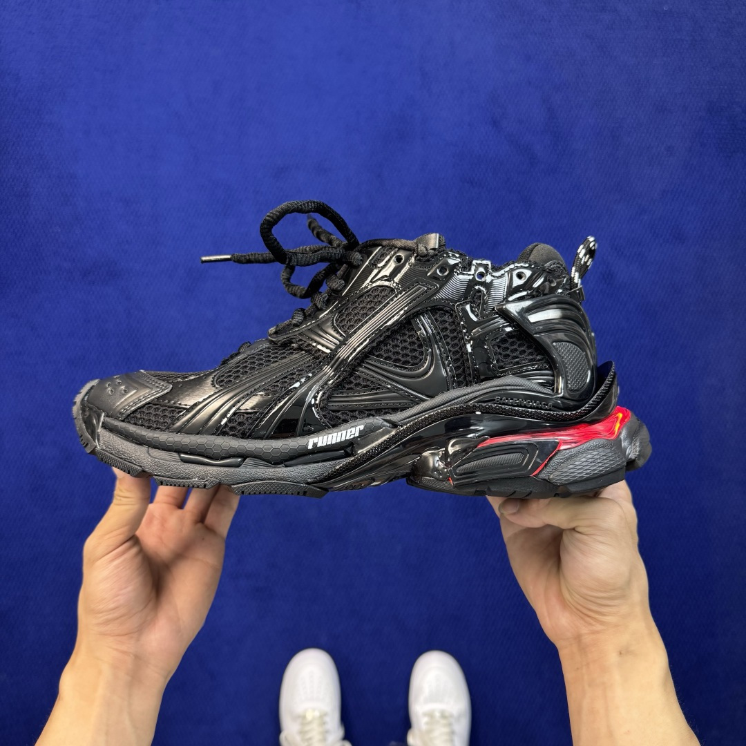 XA巴黎世家巴黎 7.5代Runner 发光LED灯鞋💡 多彩灯光自带电池可充电！ 该有的材料配置、做工工艺和配套配件全