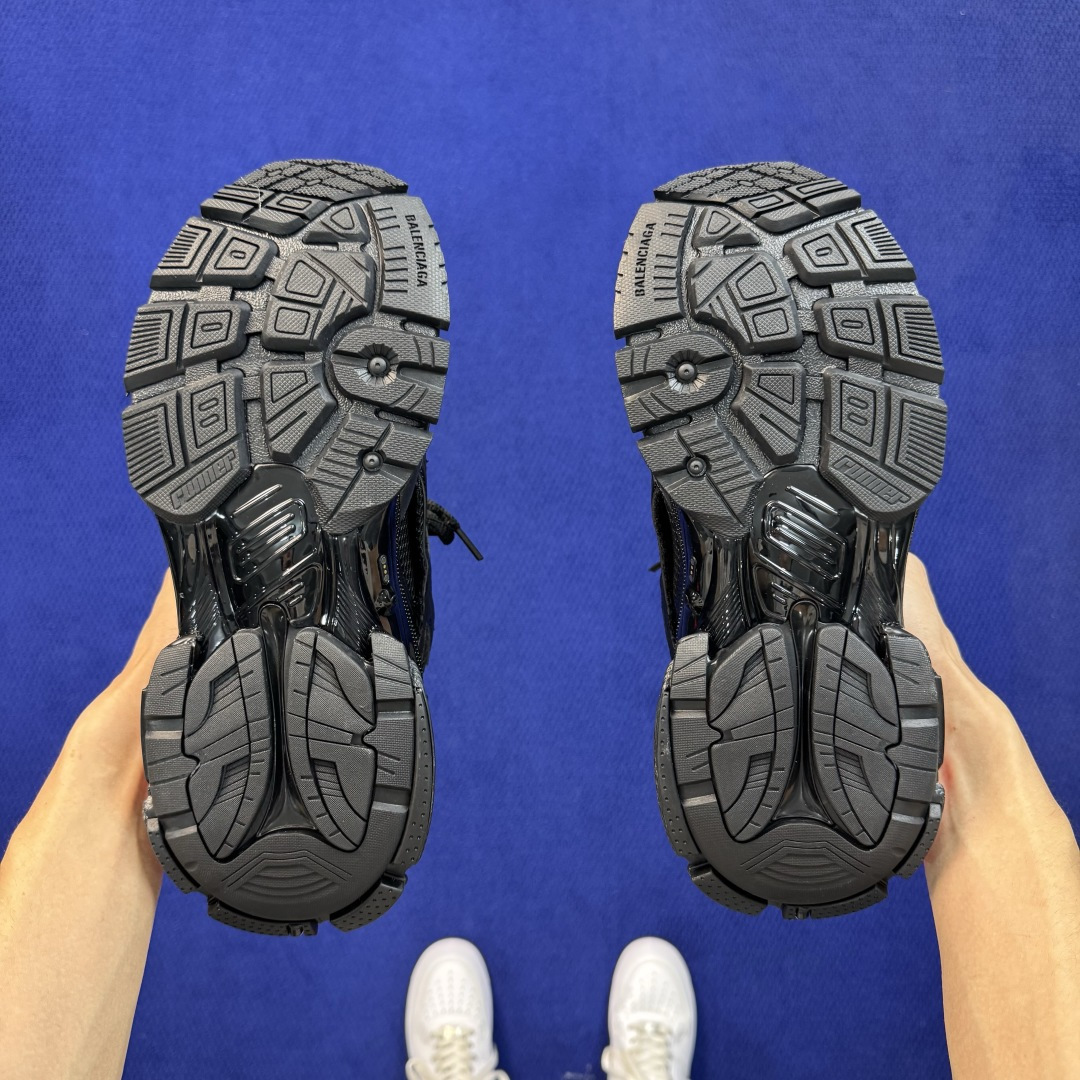 XA巴黎世家巴黎 7.5代Runner 发光LED灯鞋💡 多彩灯光自带电池可充电！ 该有的材料配置、做工工艺和配套配件全