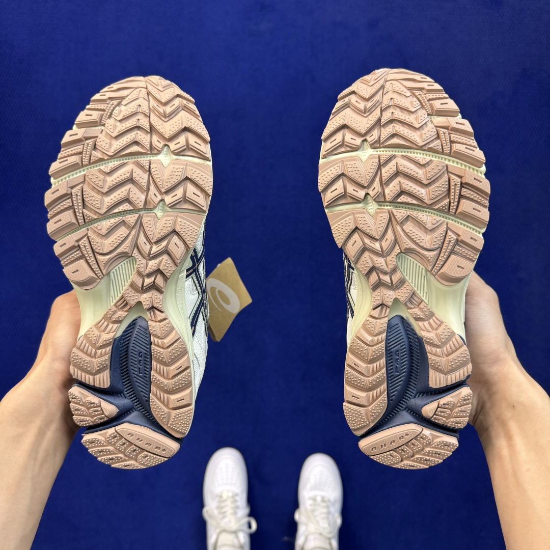 主推优势私 亚瑟士ASICS GEL-NYC系列 复古休闲鞋 第34色:1203B133-025 尺码：36 37 37