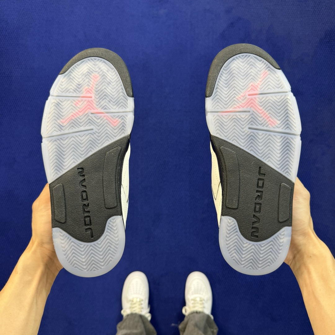 Air Jordan Sixty Plus 低帮复古篮球鞋 aj5低帮番外篇 第1色:米白 货号:IH2047-005 Air Jordan Sixty Plus 低帮复古篮球鞋 aj5低帮番外篇 第1色:米白 货号:IH2047-005