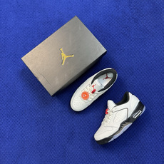 Air Jordan Sixty Plus 低帮复古篮球鞋 aj5低帮番外篇 第1色:米白 货号:IH2047-005 Air Jordan Sixty Plus 低帮复古篮球鞋 aj5低帮番外篇 第1色:米白 货号:IH2047-005