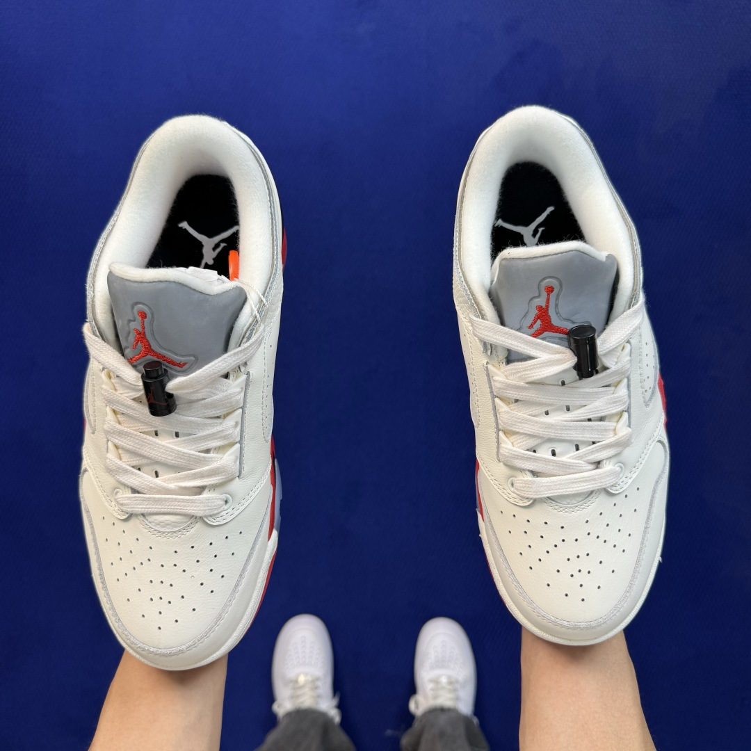 Air Jordan Sixty Plus 低帮复古篮球鞋 aj5低帮番外篇 第2色:白红 货号:IH2047-100 Air Jordan Sixty Plus 低帮复古篮球鞋 aj5低帮番外篇 第2色:白红 货号:IH2047-100