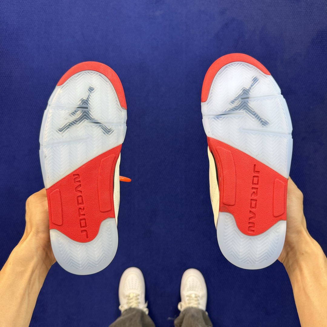 Air Jordan Sixty Plus 低帮复古篮球鞋 aj5低帮番外篇 第2色:白红 货号:IH2047-100 Air Jordan Sixty Plus 低帮复古篮球鞋 aj5低帮番外篇 第2色:白红 货号:IH2047-100