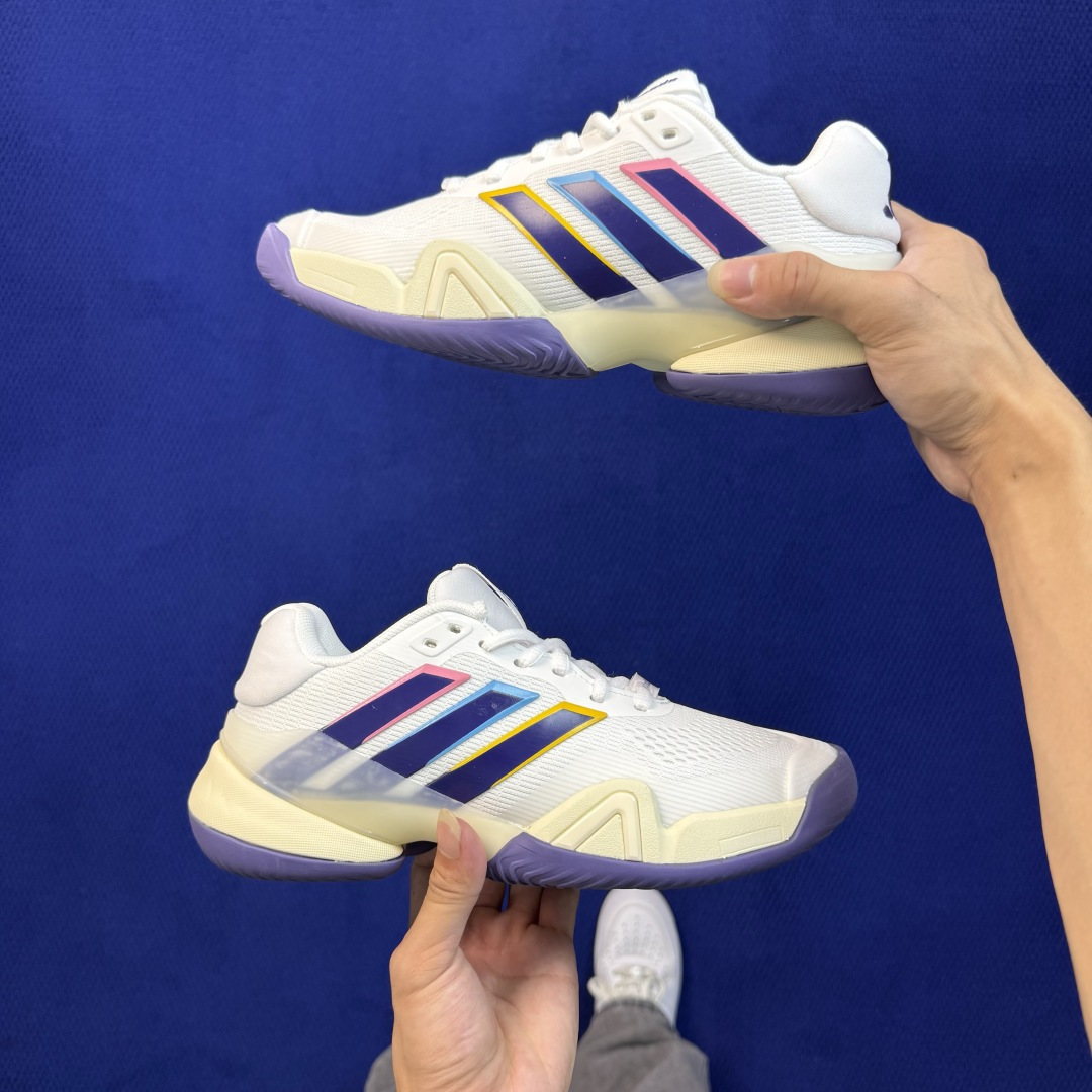 adidas BARRICADE 14 M 专业网球鞋 第7色:白色多彩 货号：KK3854 王欣瑜同款战靴，主打侧向支