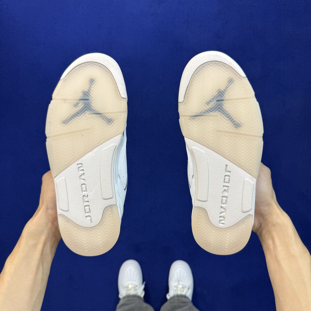 Air Jordan Sixty Plus 低帮复古篮球鞋 aj5低帮番外篇 第5色:白黑 货号：IR1847-103 