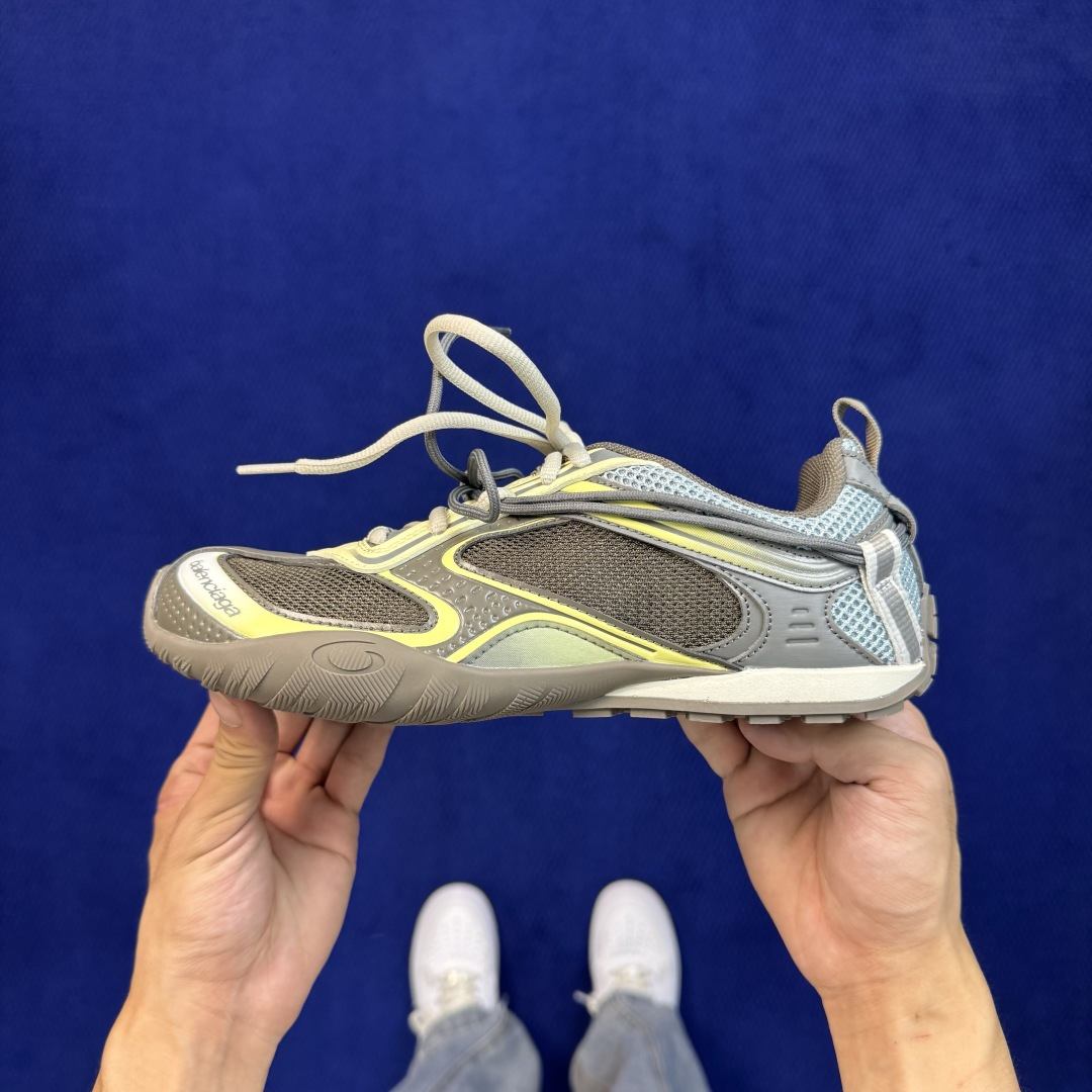 Balenciaga巴黎世家 25代Radar 圆头系带 做旧效果 低帮 生活休闲鞋 棕黄 货号： WSTGL 2471