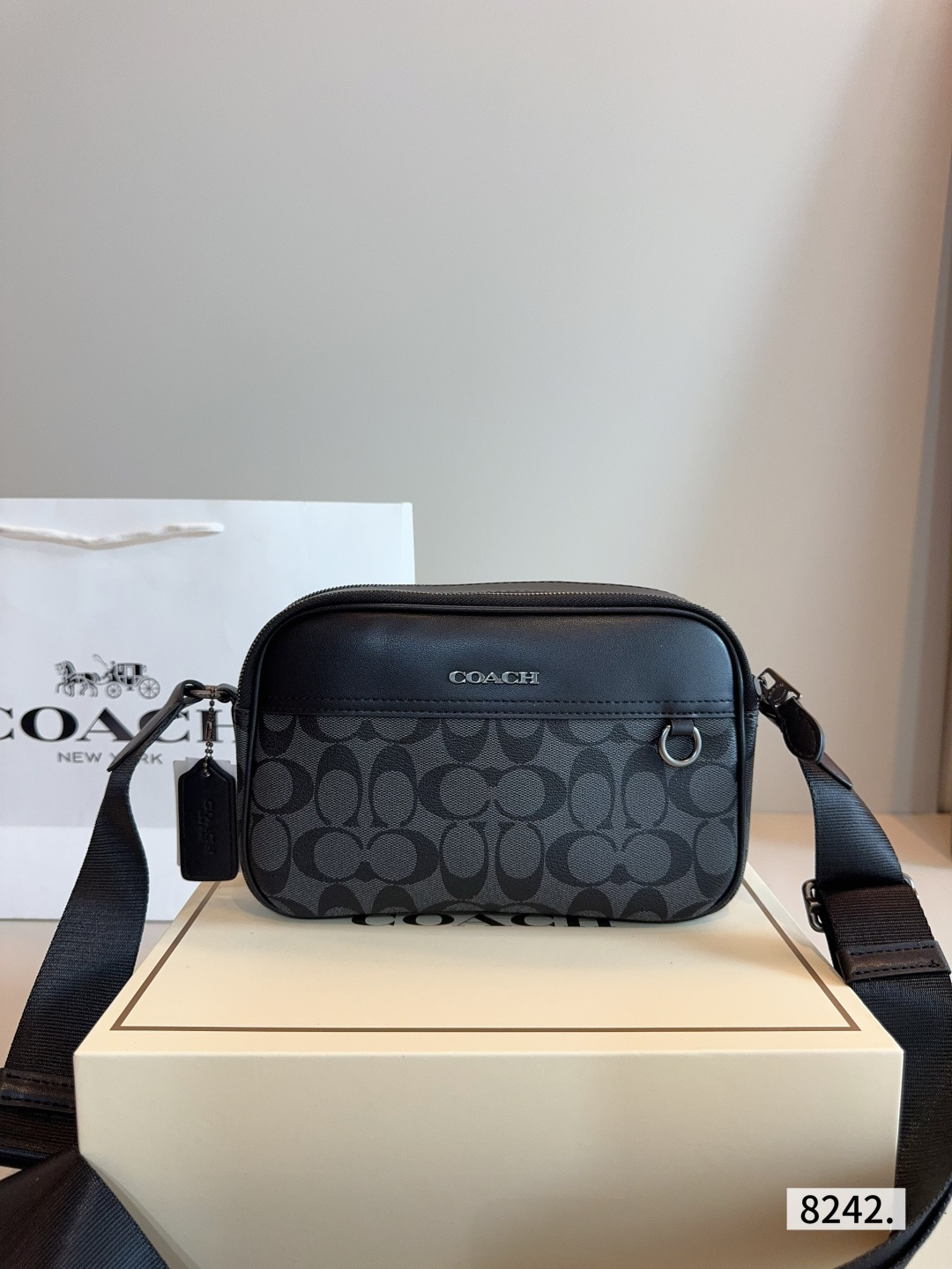 Con caja de regalo 🎁. Calidad original. C家 nuevo en negro. ¡Bolso tipo cámara que a los chicos les encantará…
