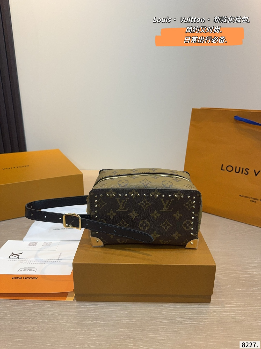 P210 | Lv/new Style | Christopher New Product Color | Toiletry Bag Handbag Messenger Bag | Extra Large Capacity. Size: 19 10 11cm