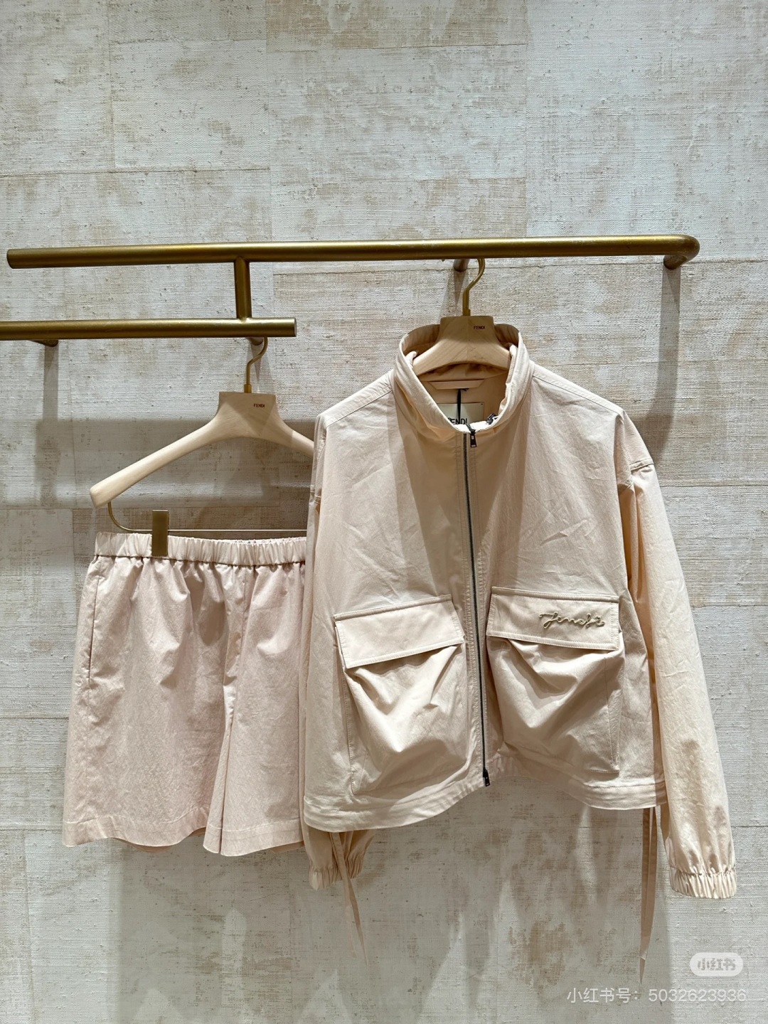 Fashion Update: Eco-Friendly Nylon Shorts with Embroidered Logo and Monochrome Design - 图片 5