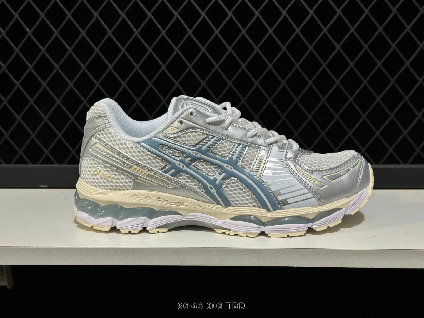 合集💰175🔻
公司级✅Asics Gel-Kayano 12.1 亚瑟士 运动休闲透气专业跑鞋 
采用工程弹性双层再生针织密度鞋面材质 后跟3D可视GEL缓震乳胶物料 升级FF BLAST PLUS全新缓震中底部位科技材质 外置高耐磨橡胶外底 稳步升级 跑出节奏
货号:1203A759-100
Size:36 37 37.5 38 39 39.5 40.5 41.5 42 42.5 43.5 44 45 46。 006