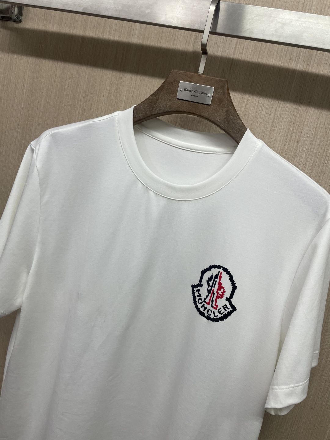 Футболка Moncler с пиксельным логотипом