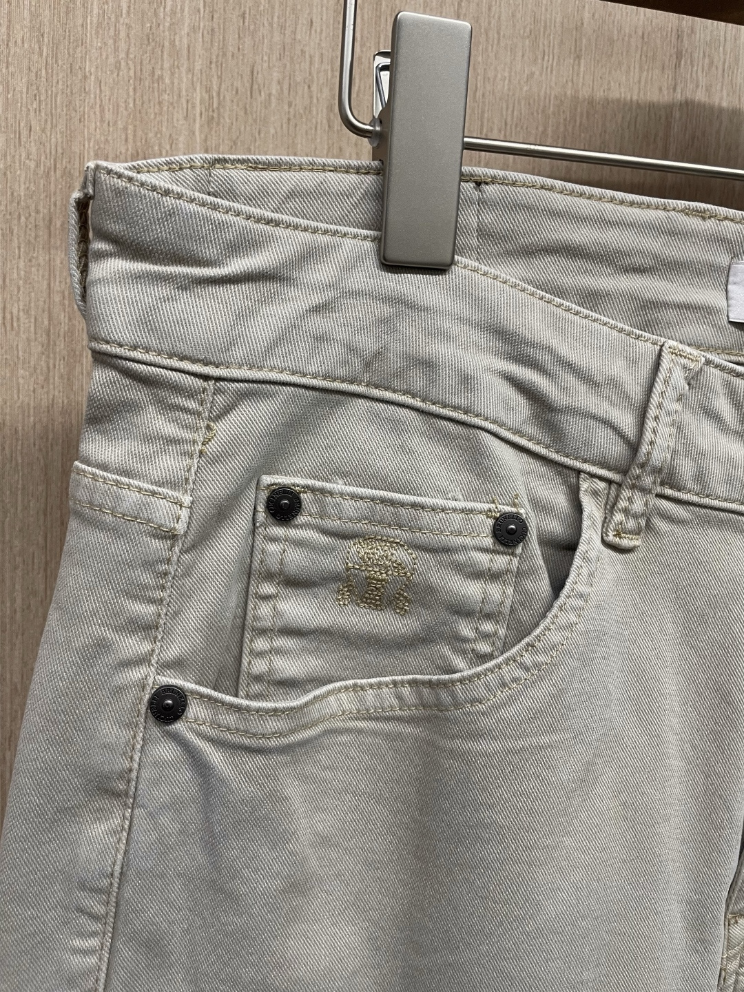 Джинсы Brunello Cucinelli бежевые прямого кроя
