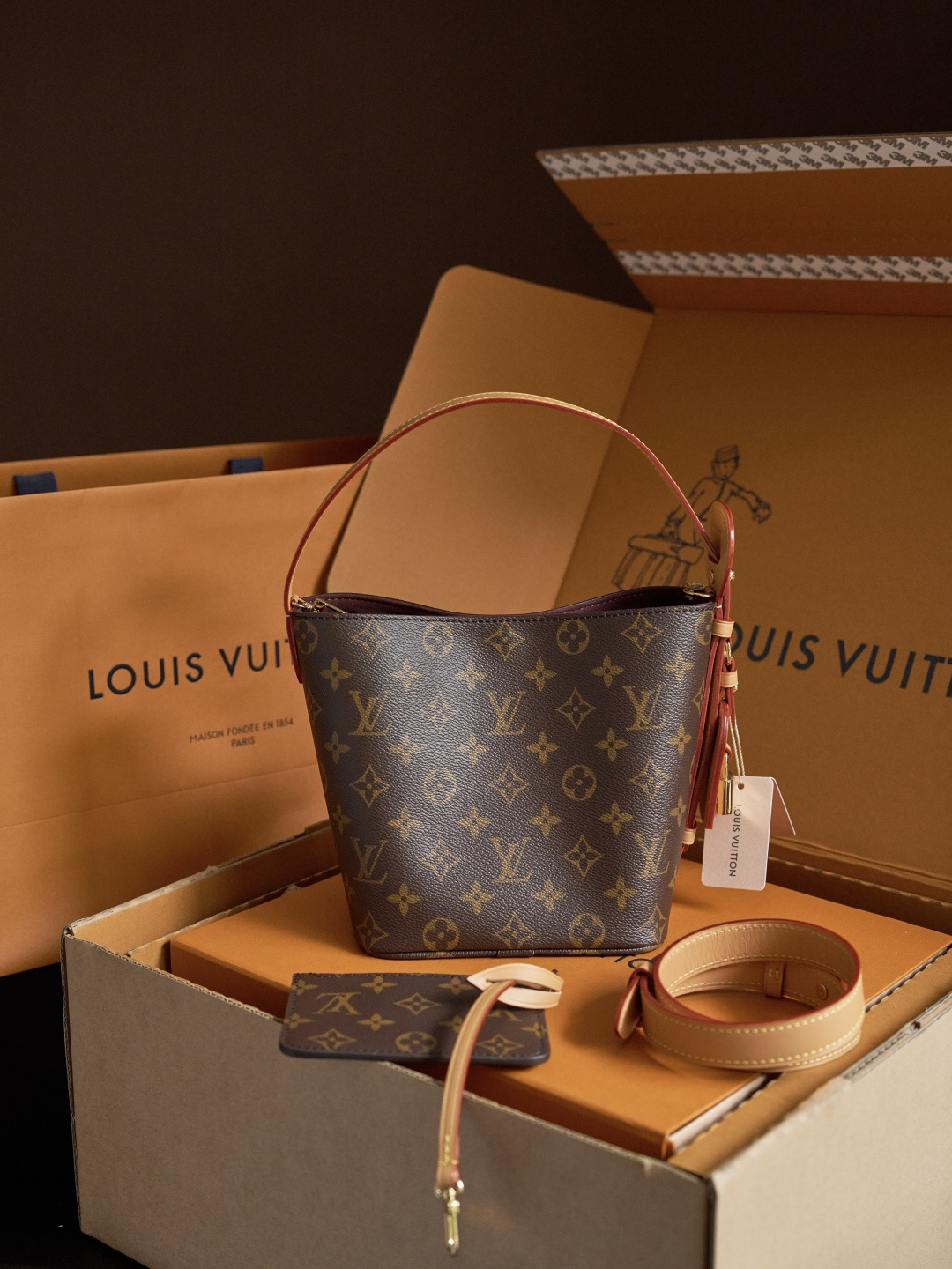 𝐀𝐋𝐋 𝐈𝐍 𝐁𝐁 Bolso #️⃣ M12925 ¡Primer lanzamiento en línea exclusivo de grado genuino! Este modelo tiene una artesa…