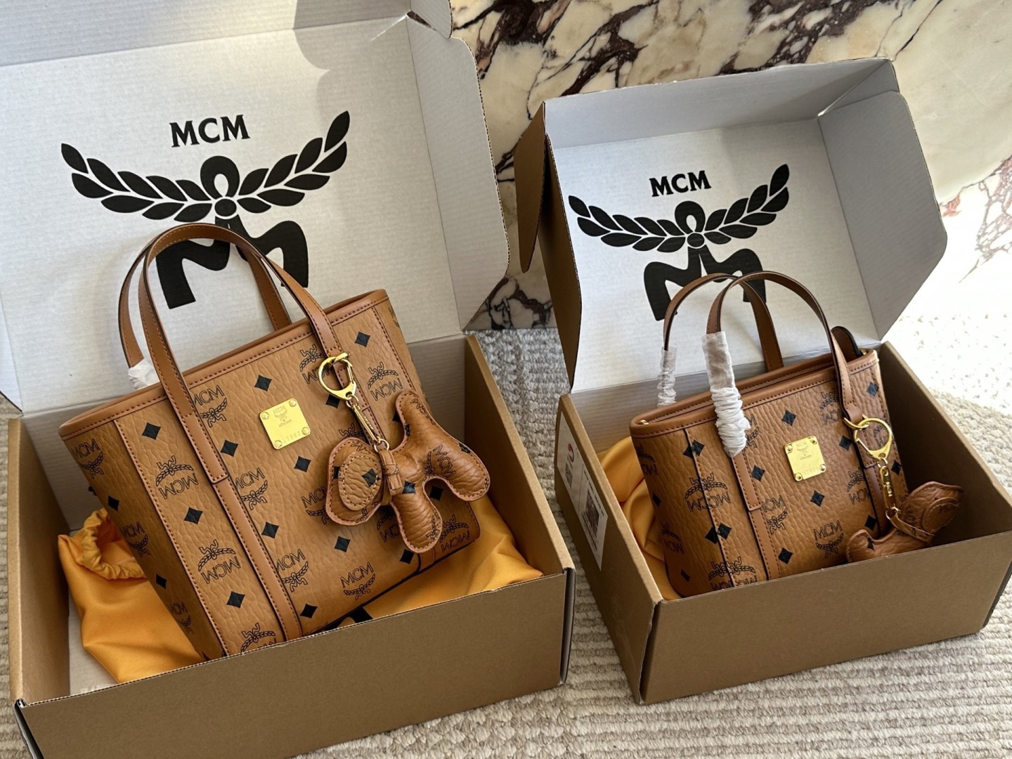P150、P145 MCM mini shopping bag folding box counter packaging 🎁 Size: 20*19/17*14 brown hardware consistent with count…
