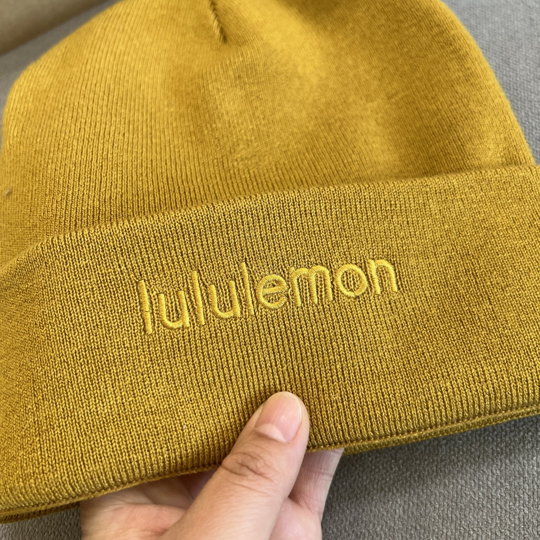 Yellow, a particularly bright colorNot picky about style, not picky abou - Comprehensive 6