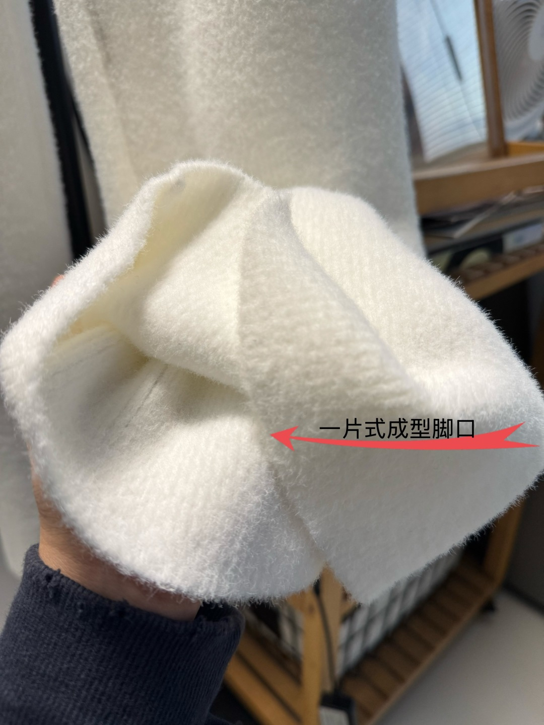 Alo Leggings Pay attention The workmanship is definitely different from ordinary knitted pants! You can see the flat seams and side pocket openings! This is no ordinary craft! — photo 6