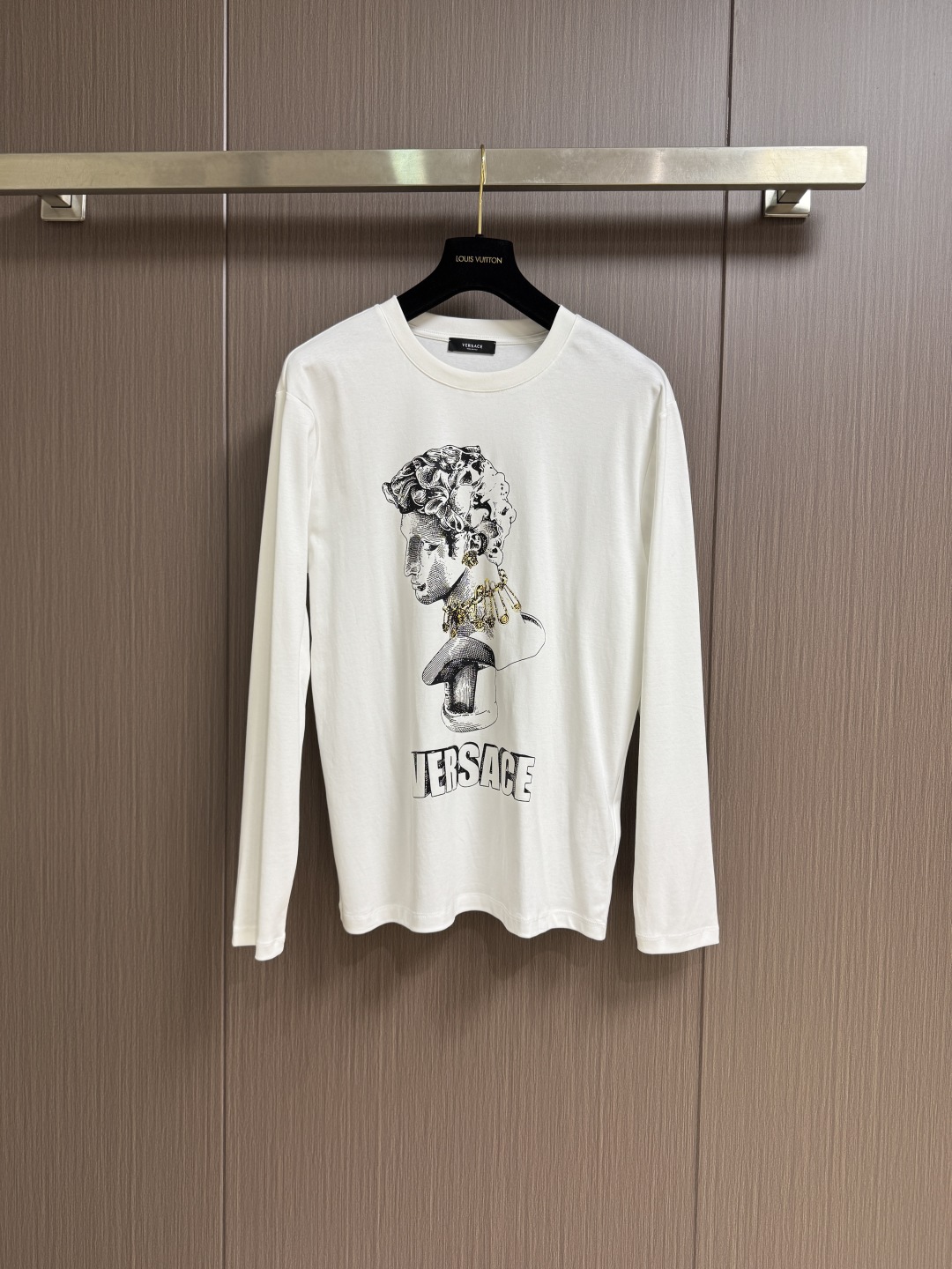 Versace Logo Print Crew Neck Sweatshirt: Autumn/Winter Collection 2 cmp i1760063670046 9905 0 0