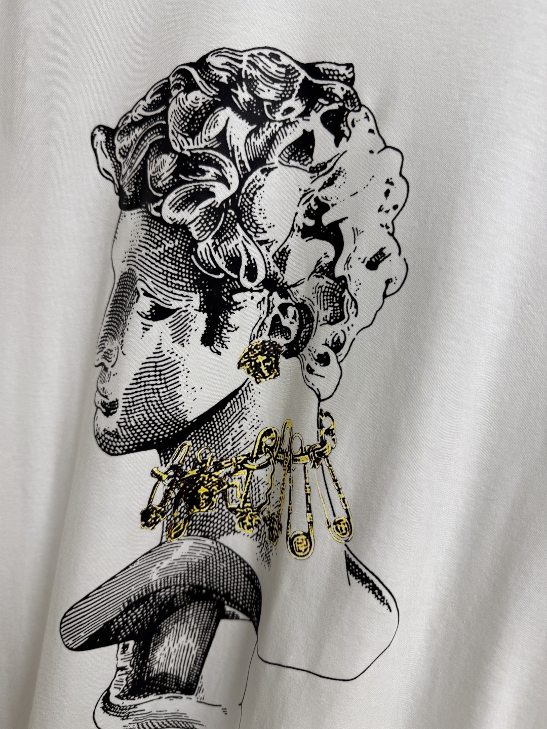 Versace Logo Print Crew Neck Sweatshirt: Autumn/Winter Collection 7 cmp i1760063670268 3032 0 5
