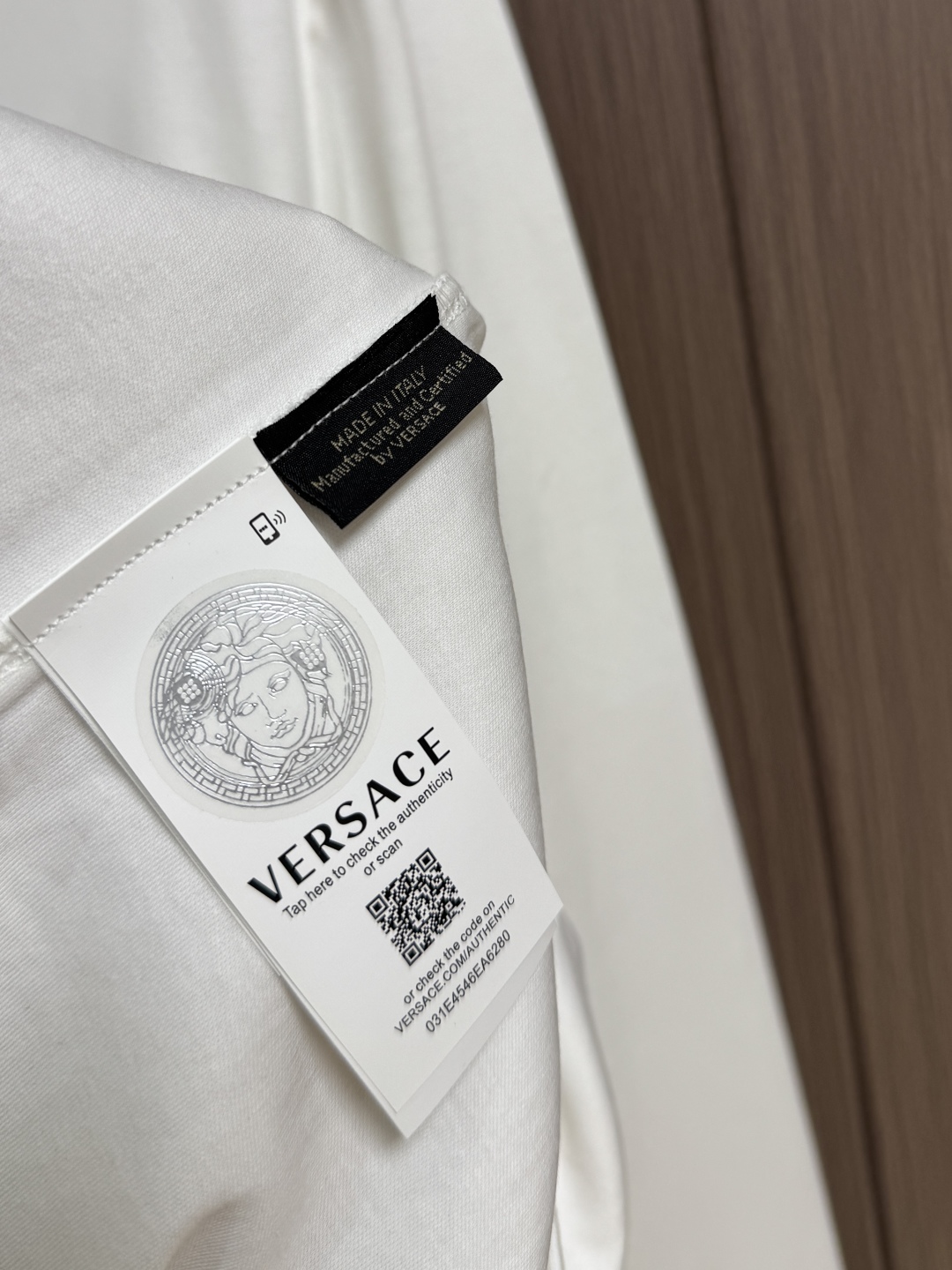 Versace Logo Print Crew Neck Sweatshirt: Autumn/Winter Collection 10 cmp i1760063671834 1487 0 8