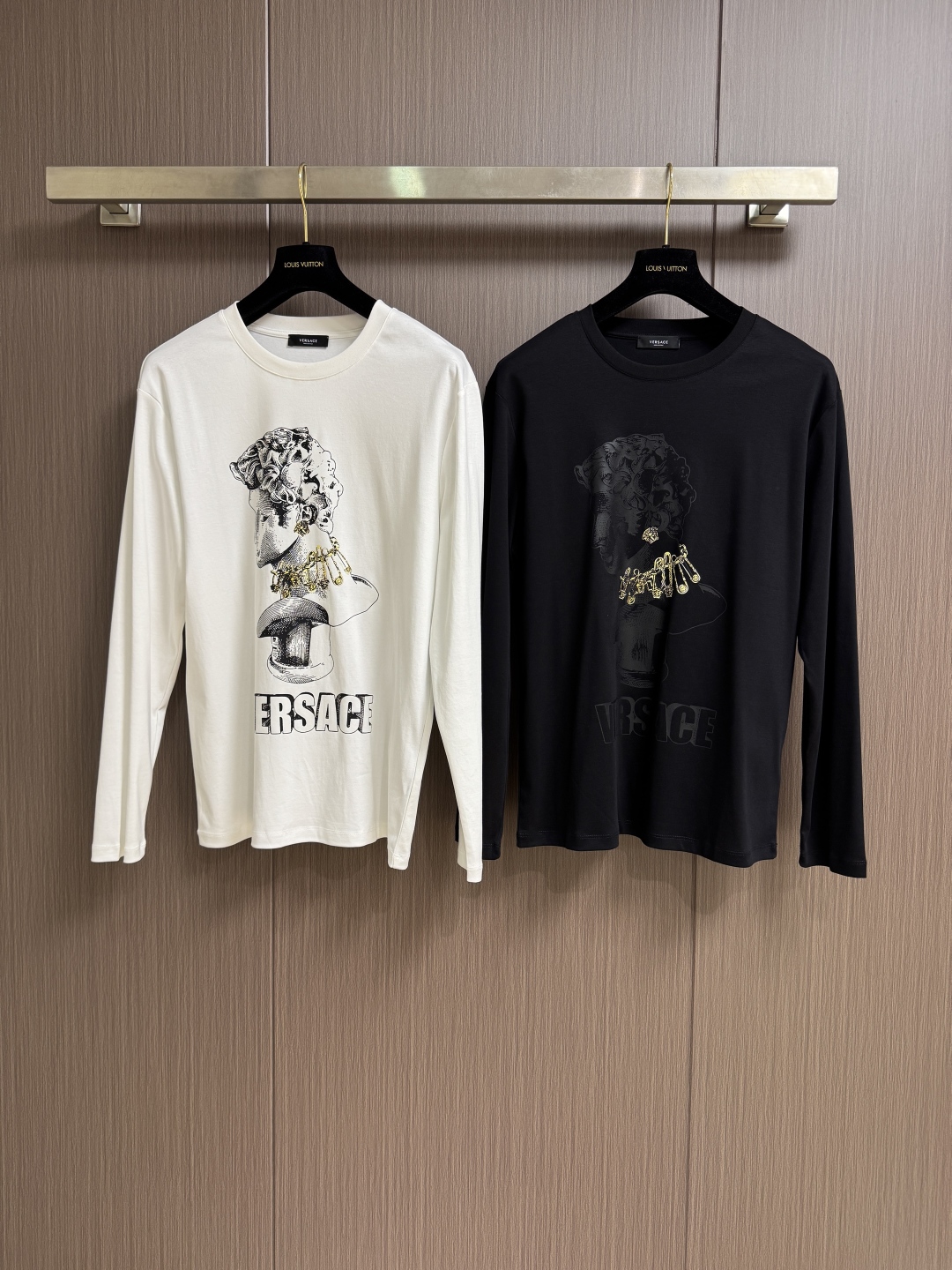 Versace Logo Print Crew Neck Sweatshirt: Soft, High-End Quality 4 cmp i1760063673049 9641 0 2
