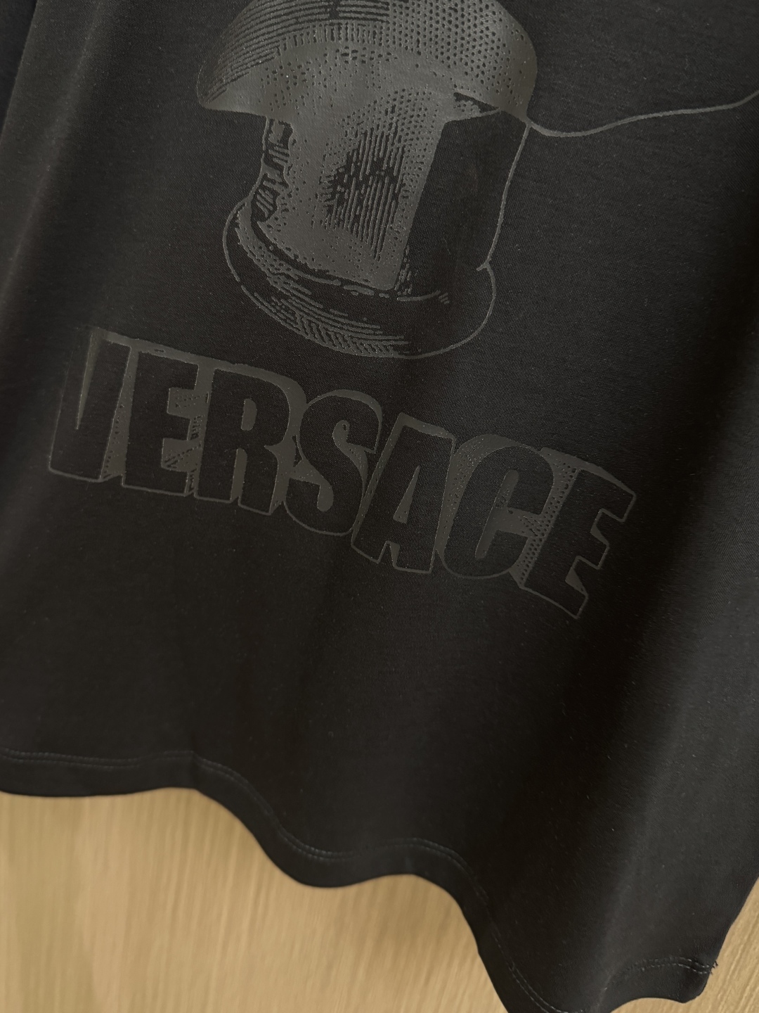 Versace Logo Print Crew Neck Sweatshirt: Soft, High-End Quality 8 cmp i1760063692120 699 0 6