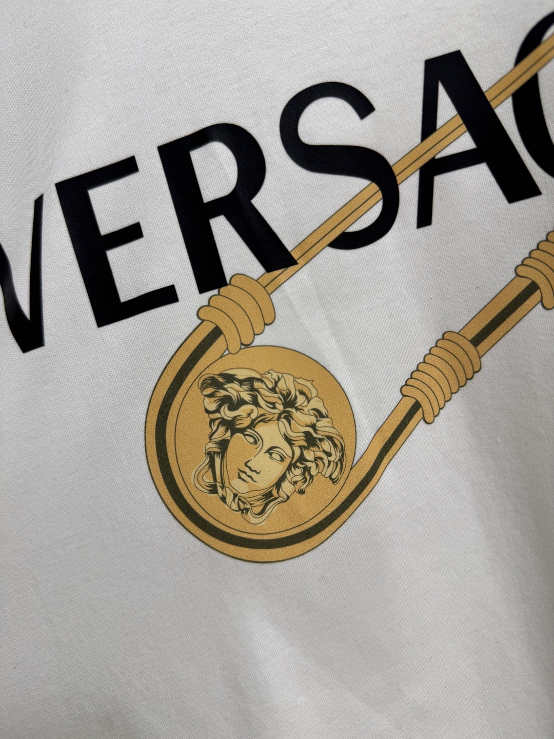Versace Unisex Long Sleeve Cotton T-Shirt - Soft, Breathable, Stylish 8 cmp i1760063738043 1394 0 6