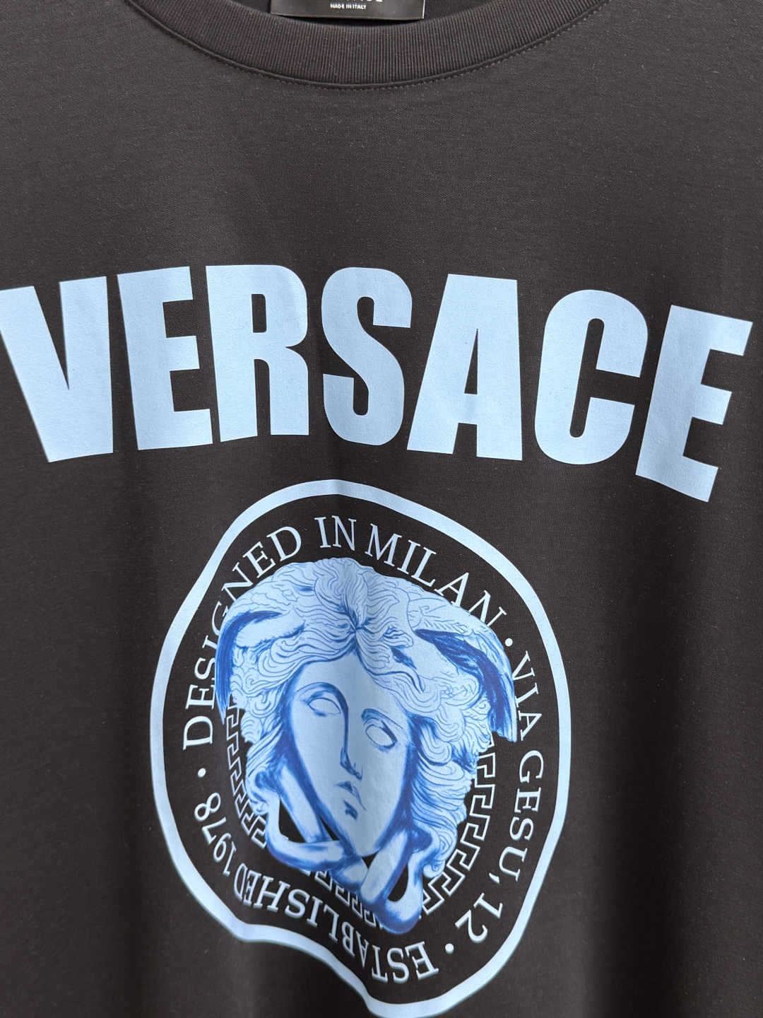 Versace Logo Print Long Sleeve T-Shirt Fall/Winter Collection 7 cmp i1760063787890 5340 0 5