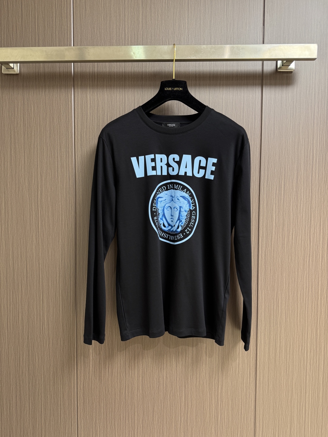Versace Logo Print Long Sleeve T-Shirt Fall/Winter Collection 2 cmp i1760063789452 3500 0 0