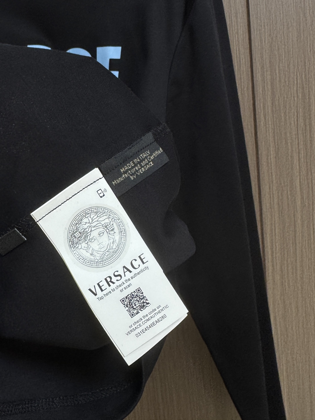 Versace Logo Print Long Sleeve T-Shirt Fall/Winter Collection 10 cmp i1760063790170 9687 0 8