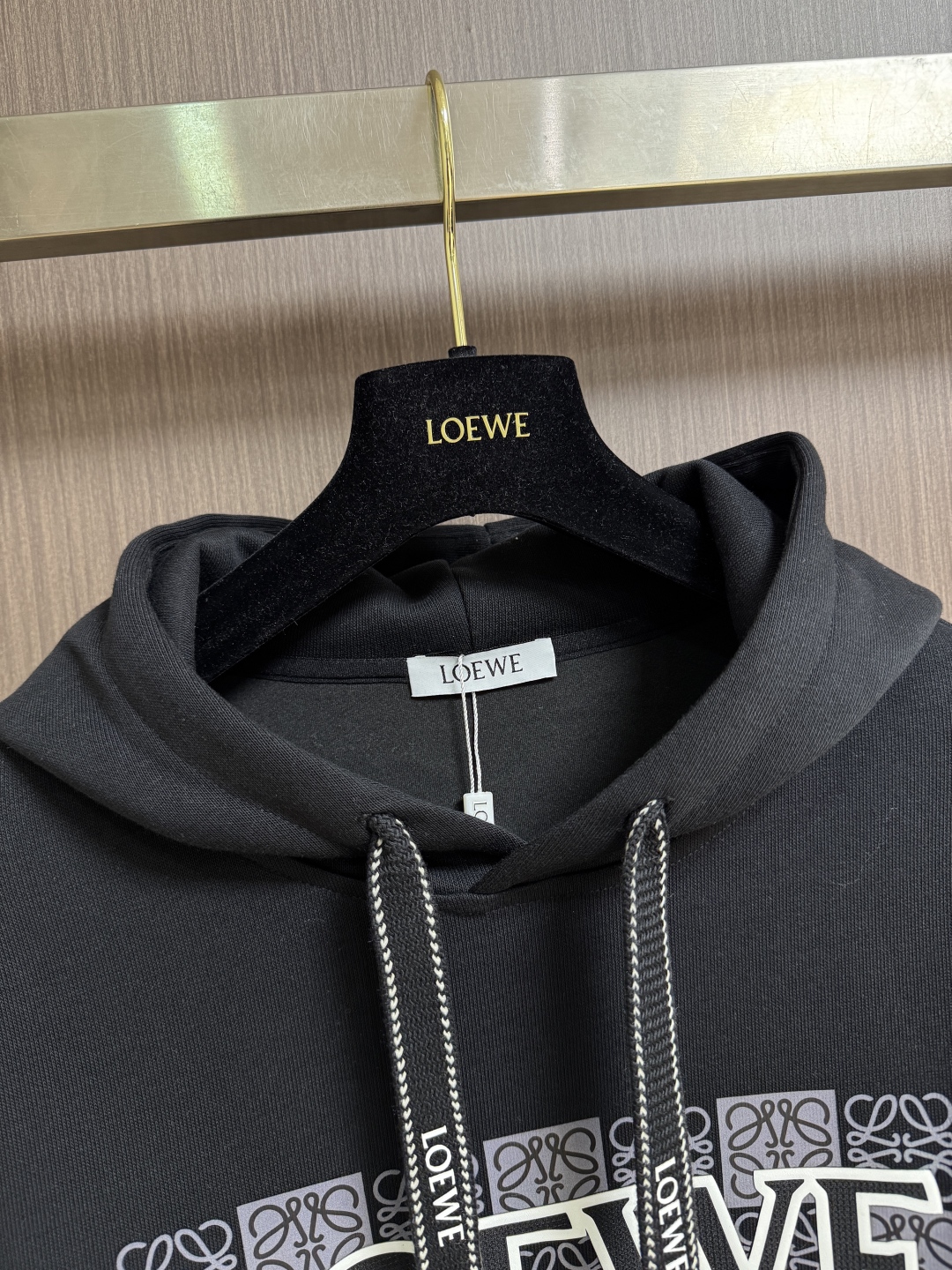 Loewe Printed Hoodie: High-Quality Cotton Blend, Luxurious Design 6 cmp i1760420790791 4650 0 4