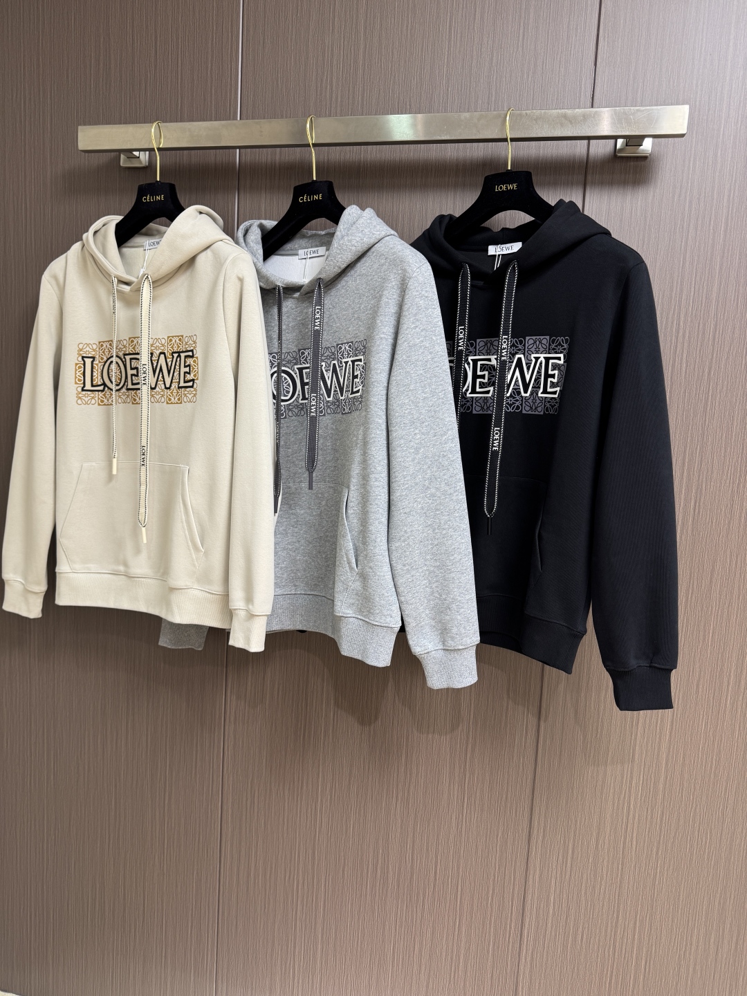 Loewe Printed Hoodie: High-Quality Cotton Blend, Comfortable & Luxurious 4 cmp i1760420796958 1941 0 2