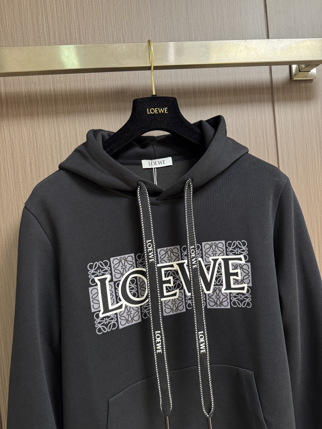Loewe Printed Hoodie: High-Quality Cotton Blend, Luxurious Design 8 cmp i1760420796977 9295 0 6