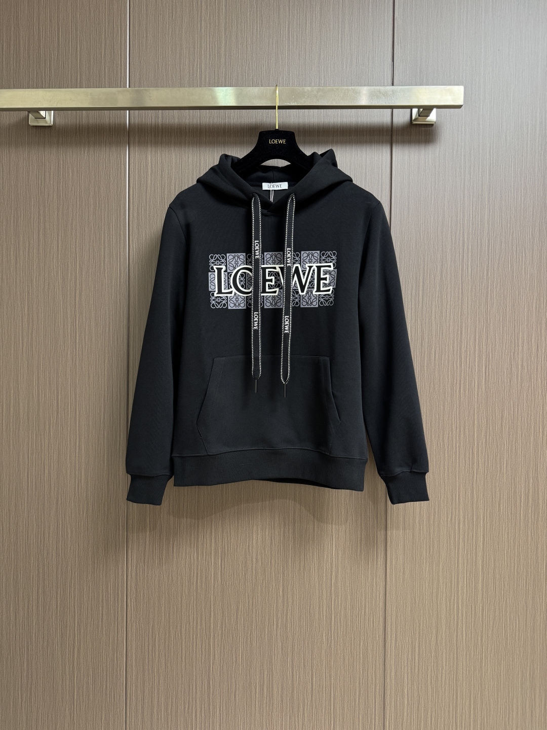 Loewe Printed Hoodie: High-Quality Cotton Blend, Luxurious Design 2 cmp i1760420797131 3969 0 0