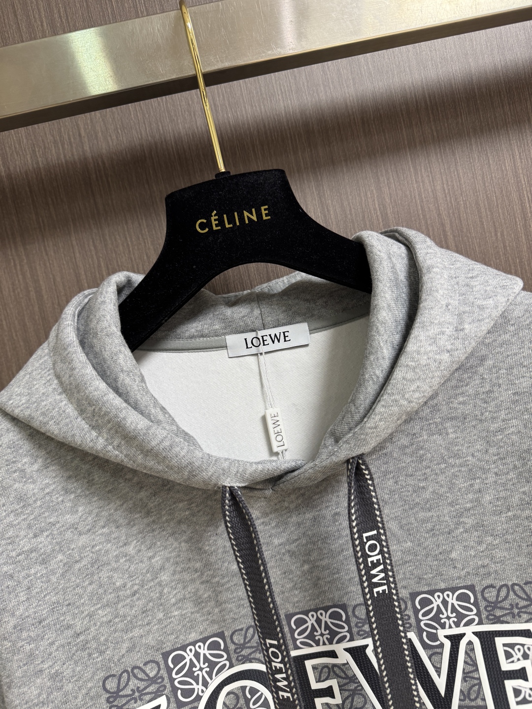 Loewe Printed Hoodie: High-Quality Cotton Blend, Comfortable & Luxurious 6 cmp i1760420840286 3535 0 4