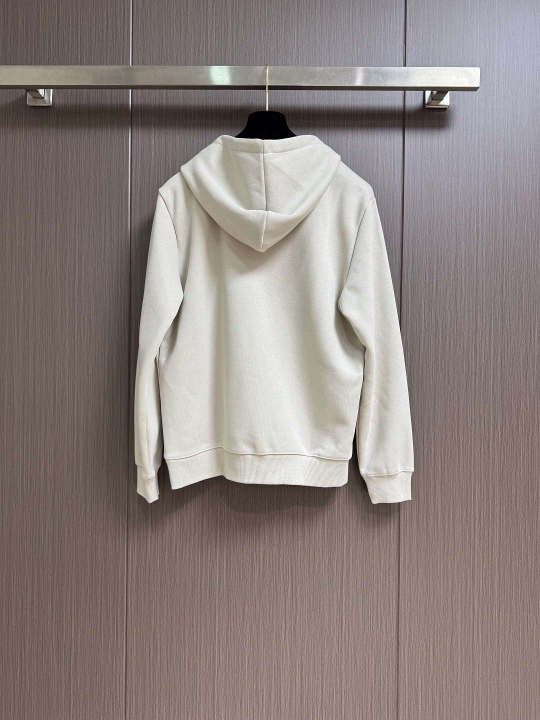 Loewe Printed Hoodie: High-Quality Cotton Blend, Comfortable & Stylish 3 cmp i1760420865688 4046 0 1