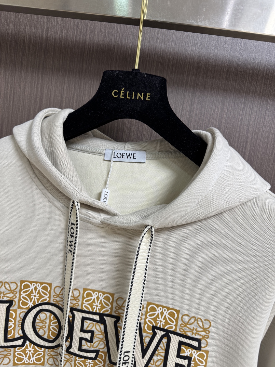 Loewe Printed Hoodie: High-Quality Cotton Blend, Comfortable & Stylish 6 cmp i1760420865762 62 0 4