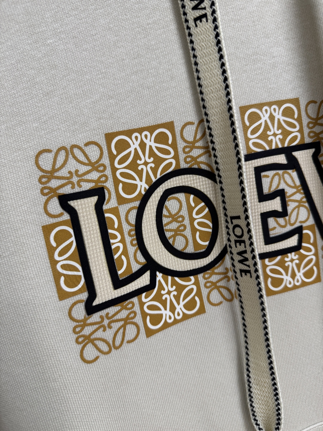 Loewe Printed Hoodie: High-Quality Cotton Blend, Comfortable & Stylish 9 cmp i1760420868464 4654 0 7