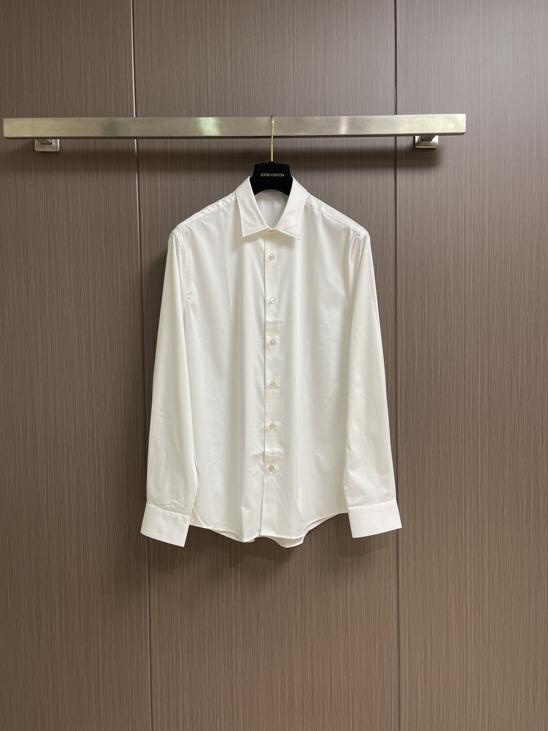 NO:597912,Dior 2025ss new poplin solid color long-sleeved shirt, the fabric is made of pure cotton high count government tone custom fabric, the fabric properties are comfortable, breathable, watery, soft and silky, using the original high-definition, simple but not simple,, dior, shirts, alexander wang19860909Dior 2025ss新款府绸纯色长袖衬衫,面料采用纯棉高支府调定制面料,面料属性舒适 透气 水感柔软丝滑 采用原版高定 简约不简单,,dior,shirts,alexander wang,Men's clothing