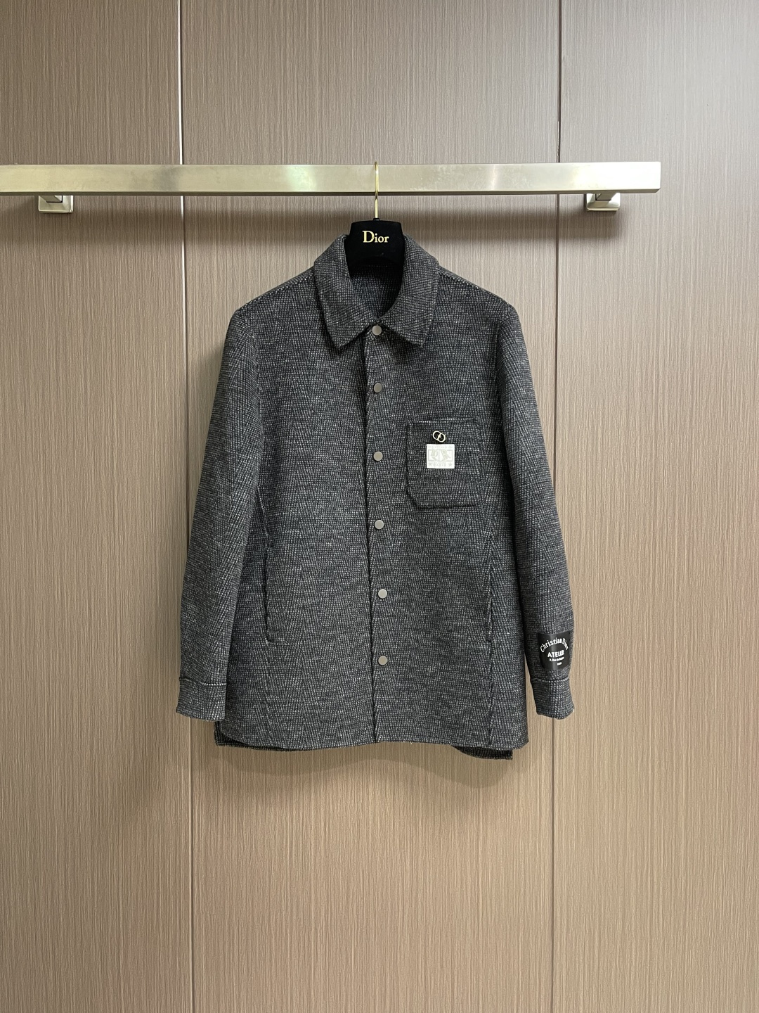 NO:597905,Dior men's lamb fleece coat is cold-proof and warm. It is simple, neat and refreshing for business. The quality workmanship details can withstand any form of inspection. It is definitely produced by a major factory and presents a brand new look, giving you a unique upper body experience!  All have gone through a strict selection process, original custom-made buttons, simple, elegant and versatile styles. The upper body is elegant and handsome, giving you a brand new sense of sight!  The appearance is incomparable, the details are in place, the upper body is not picky, the size is M-3XL slim, dior, jackets & coats, alexander wang19860909Dior 男士羊羔绒毛呢外套大衣 防寒保暖 简洁利落又清爽商务,品质做工细节经得起任何形式检验,绝对大厂代工出品 呈现一种焕然一新,赋予你与众不同的上身体验！均经过严格的挑选工序,原版定制纽扣,简约大方百搭款 上身优雅帅气,焕然一新的即视感！品相无敌,细节都很到位,上身不挑人,尺码M-3XL 修身,,dior,jackets & coats,alexander wang,Men's clothing