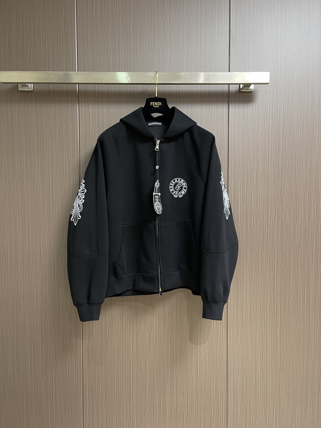 NO:651628,Chome Hearts CH Chrome heart printed zipper hooded jacket, 420 grams of high-density, high-quality wool, soft, delicate and skin-friendly. It feels soft and silky, has excellent warmth and skin-friendly properties. The hardware zipper accessories are all customized and full of details. Sizes S-XXL,, chrome hearts, jackets & coats, hats, alexander wang19860909Chome Hearts CH 克罗心印花拉链连帽外套,420克重高密度高品质毛料柔软细腻亲肤 触感软糯丝滑 保暖性亲肤性极佳 五金拉链辅料均为定制 细节满满.尺码S-XXL,,chrome hearts,jackets & coats,hats,alexander wang,Men's clothing